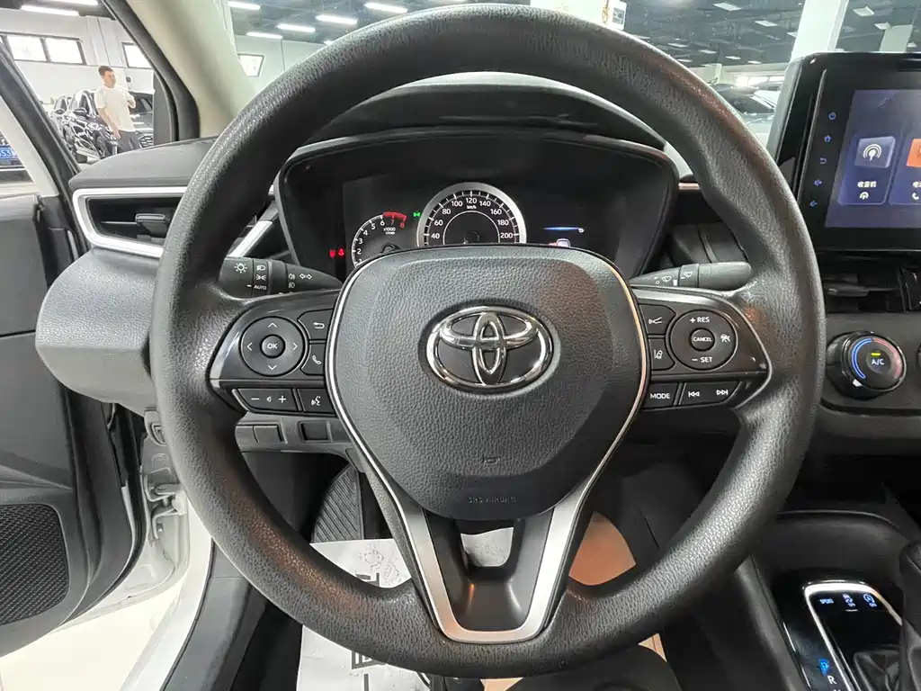 Toyota Corolla 2023 — фото 18