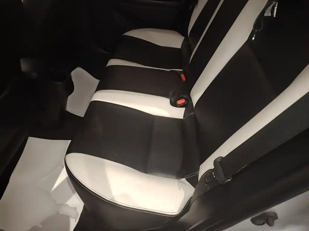 Toyota Yaris L 2020 — фото 17