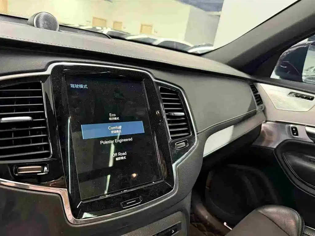 Volvo XC90 2020 — фото 9