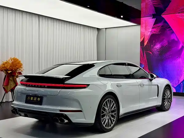 Porsche Panamera 2025