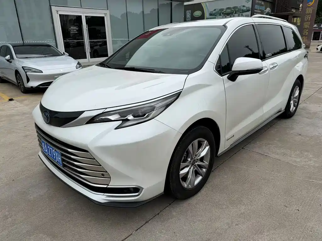 Toyota Sienna 2022 — фото 2