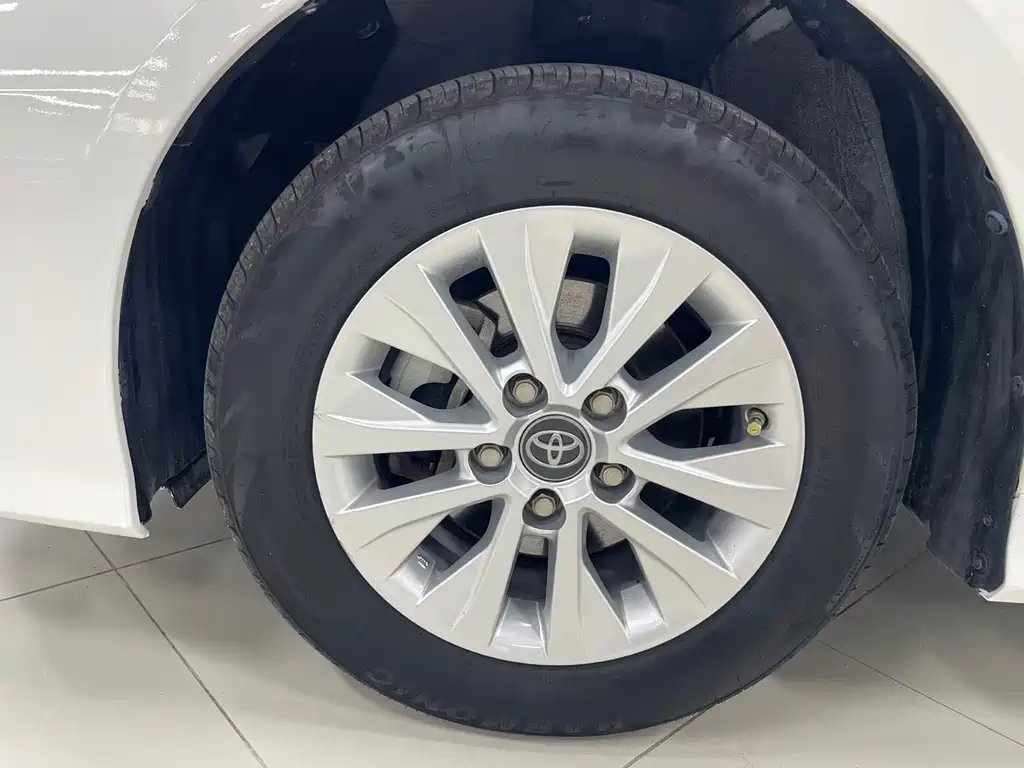 Toyota Corolla 2023 — фото 10