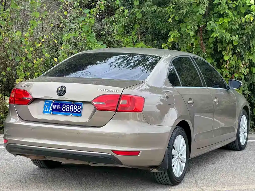Volkswagen Sagitar 2012