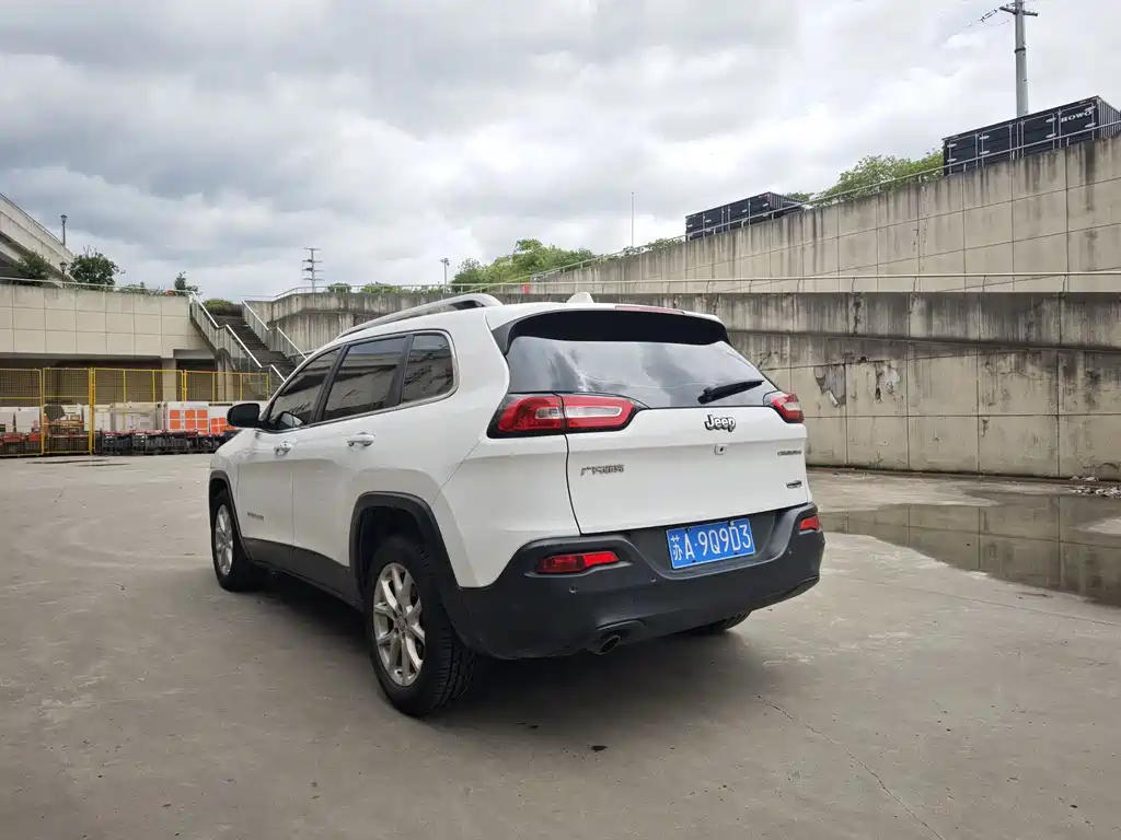 Jeep Cherokee 2016 — фото 17