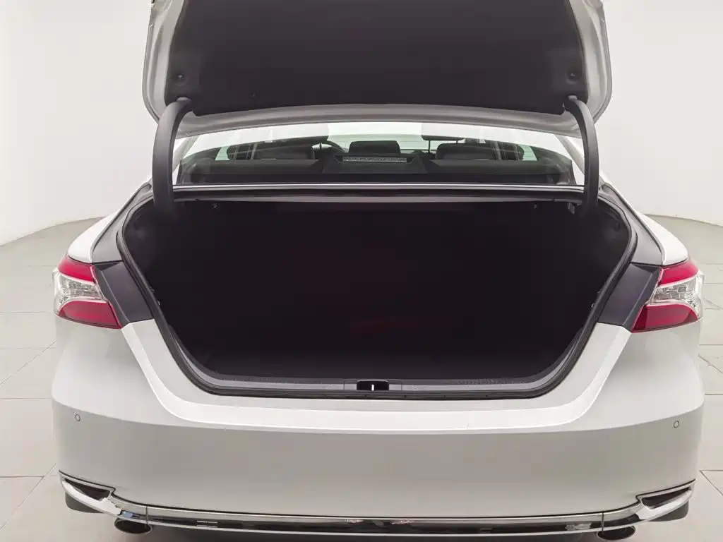 Toyota Camry 2023 — фото 16