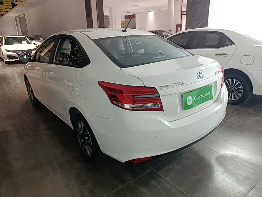 Toyota Yaris L 2023