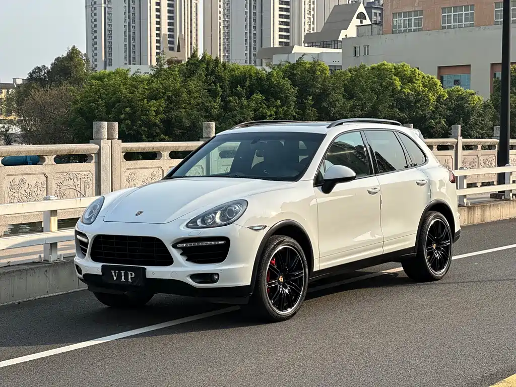 Porsche Cayenne 2012 — фото 1