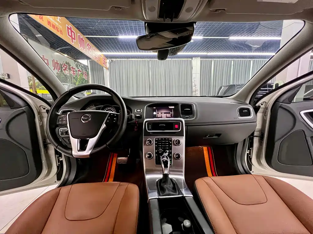 Volvo S60 2019 — фото 16