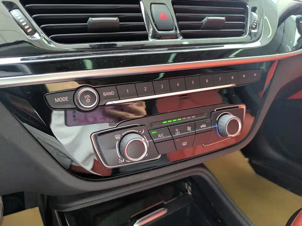BMW 1 Series 2023 — фото 15