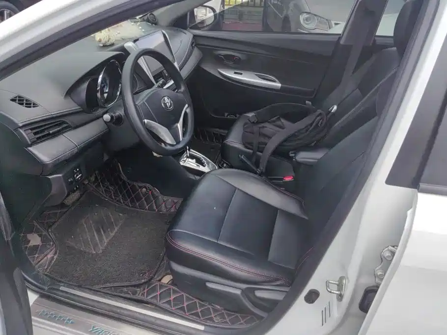 Toyota Yaris L 2017 — фото 9