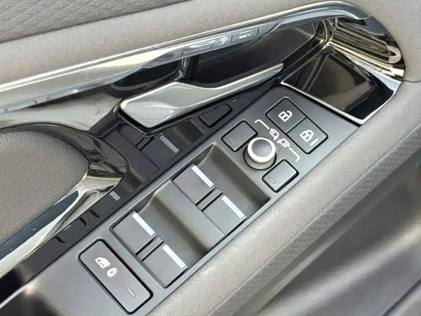 Land Rover Range Rover Evoque 2021 — фото 4