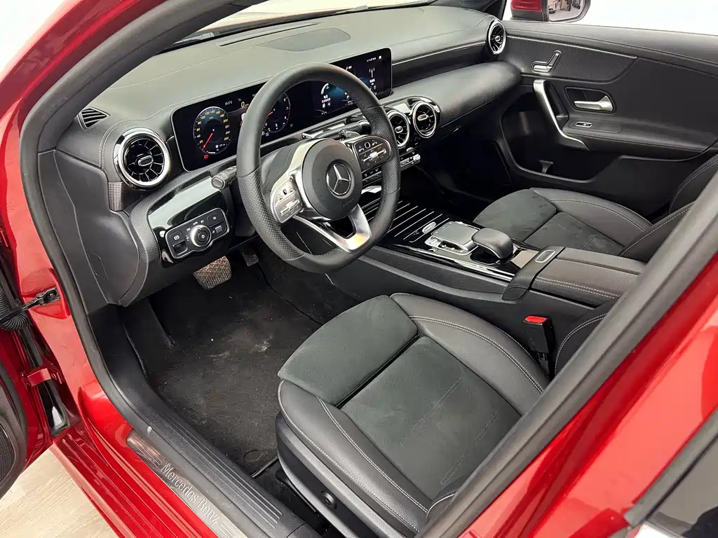 Mercedes-Benz A-Class 2019 — фото 18