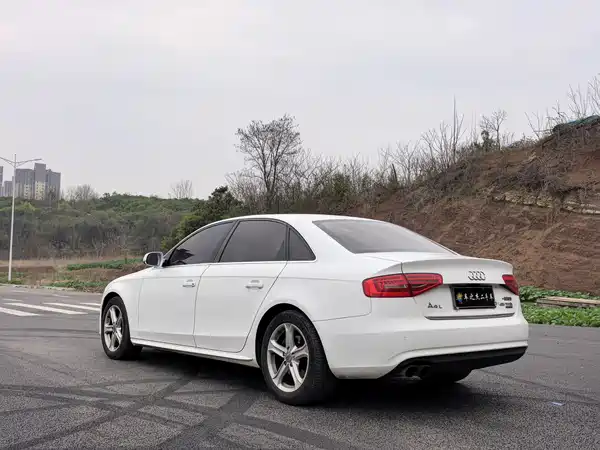 Audi A4L 2015
