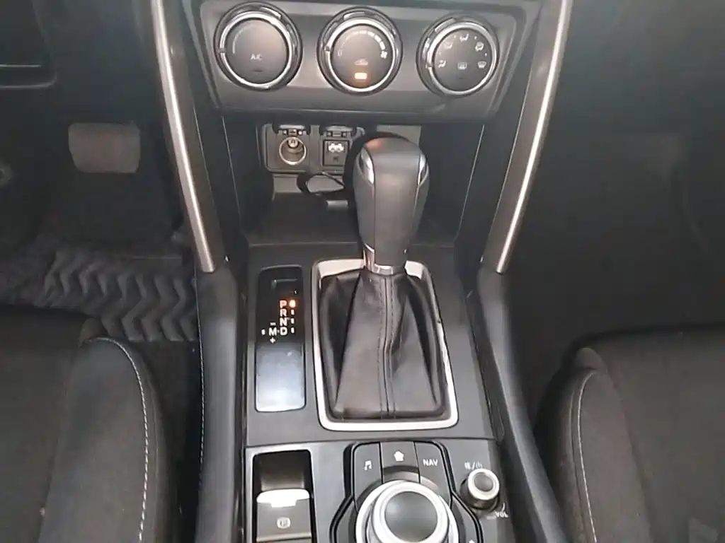 Mazda CX-4 2017 — фото 14