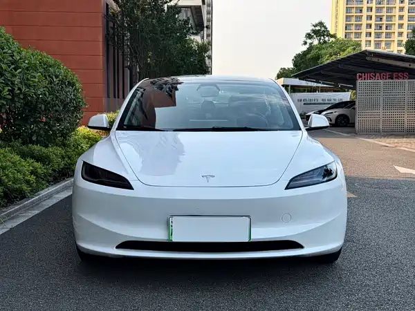 Tesla Model 3 2024