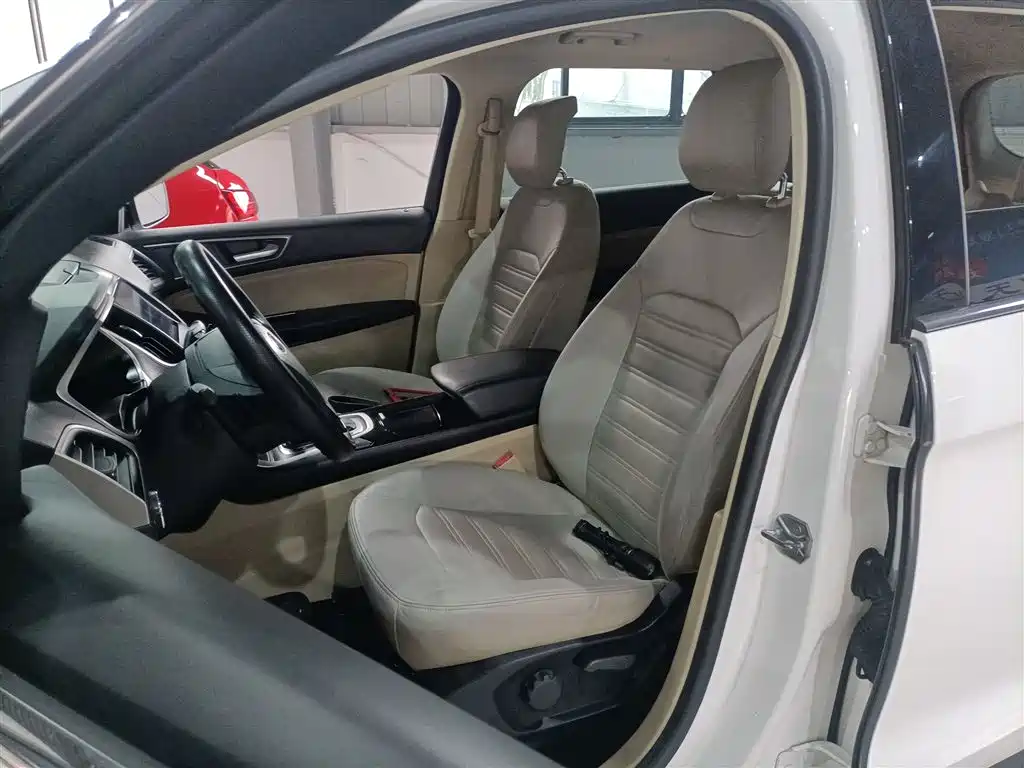 Ford Edge 2018 — фото 11