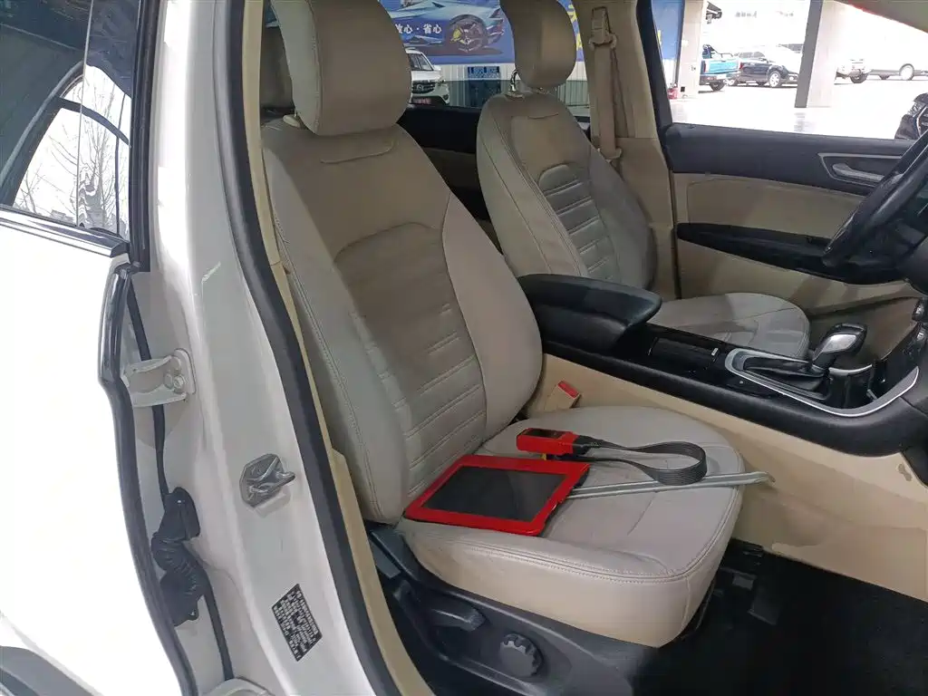 Ford Edge 2018 — фото 20