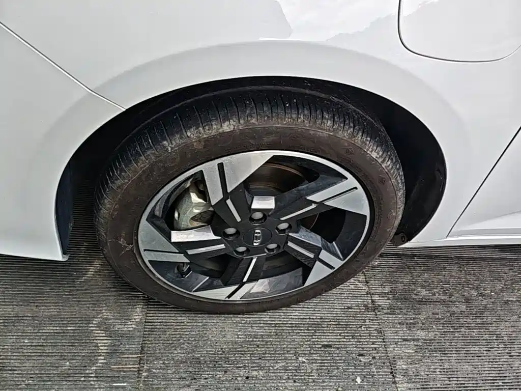 Geely Emgrand L Hip 2022 — фото 23