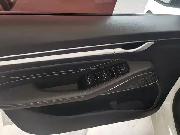Geely Emgrand 2023