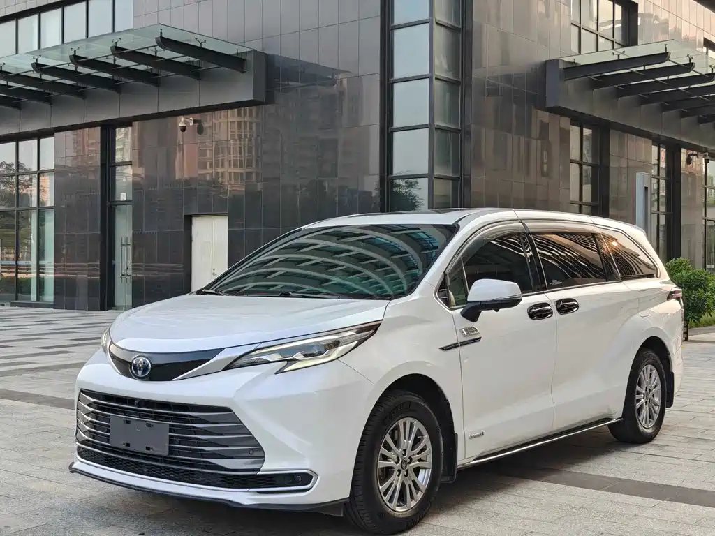 Toyota Sienna 2022 — фото 3