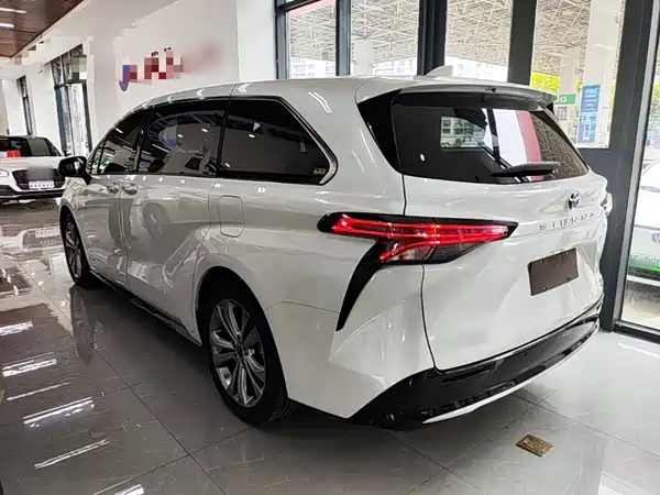Toyota Sienna 2023