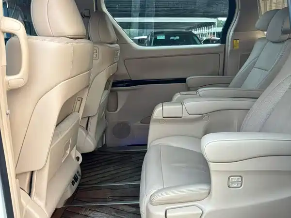 Toyota Alphard 2014