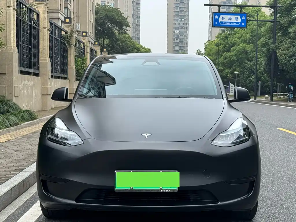 Tesla Model Y 2025 — фото 2