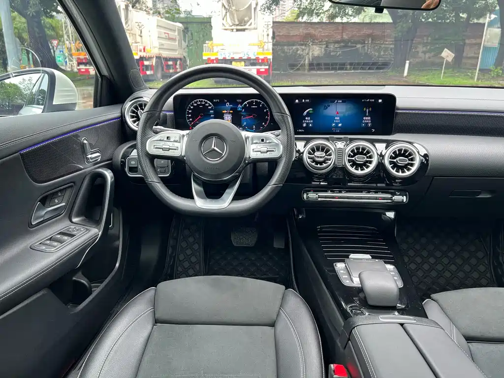 Mercedes-Benz A-Class 2023 — фото 19