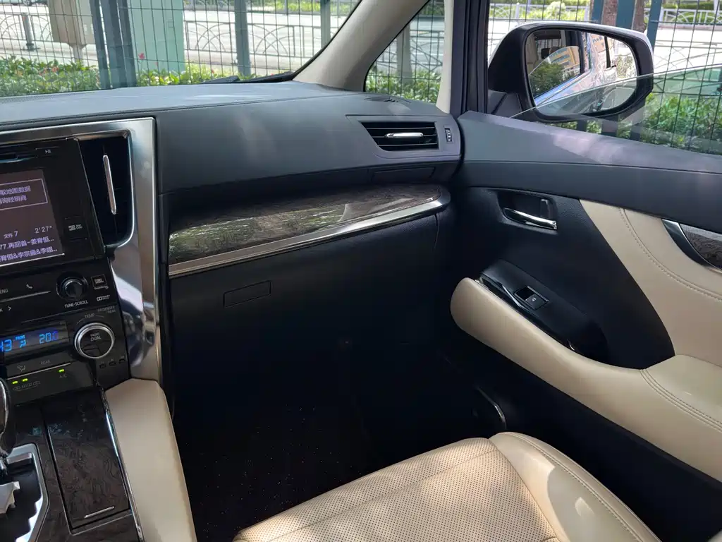 Toyota Alphard 2019 — фото 21