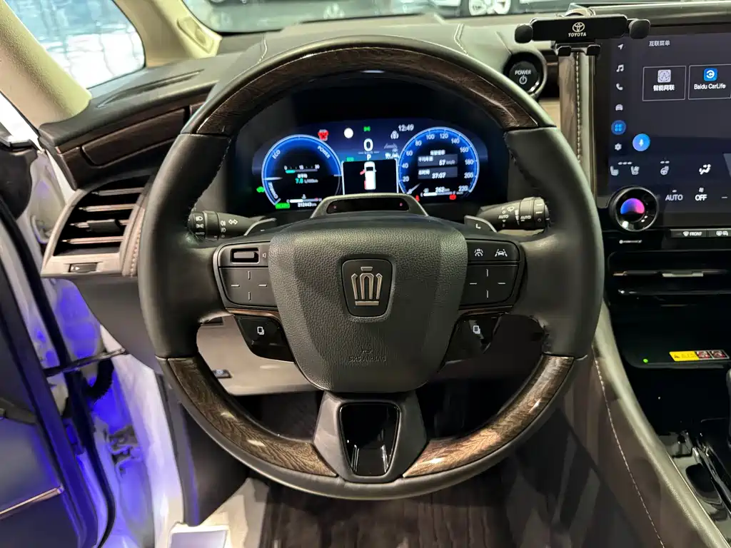 Toyota Vellfire 2023 — фото 13