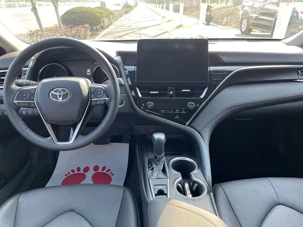 Toyota Camry 2021 — фото 10