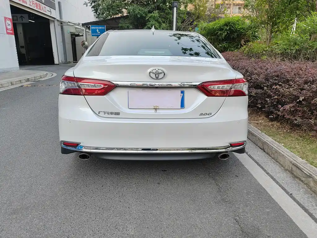 Toyota Camry 2023 — фото 5