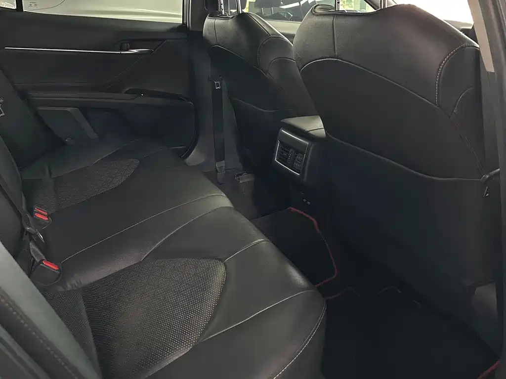 Toyota Camry 2021 — фото 15