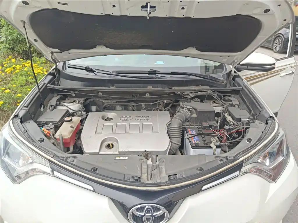 Toyota RAV4 2018 — фото 20