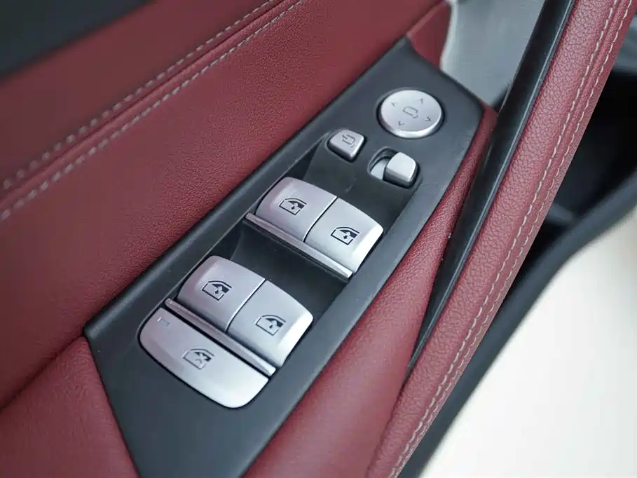 BMW 5 Series 2023 — фото 11