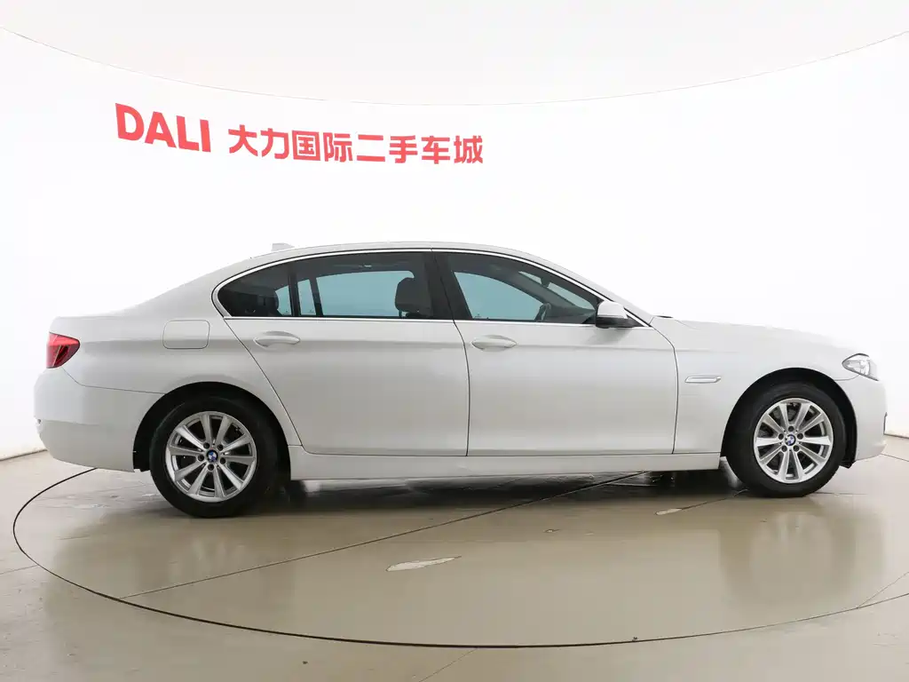 BMW 5 Series 2015 — фото 7