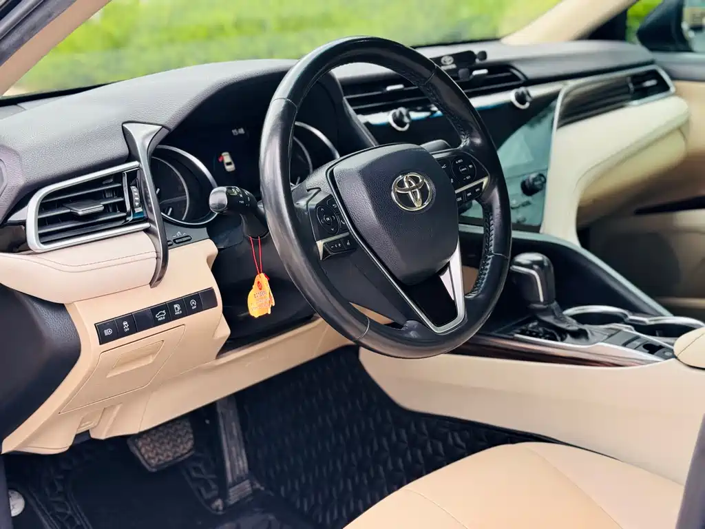 Toyota Camry 2020 — фото 15