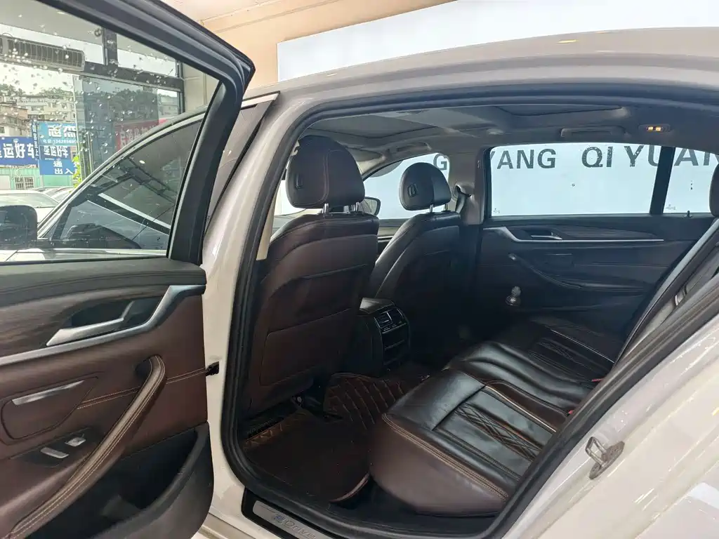 BMW 5 Series New Energy 2019 — фото 15