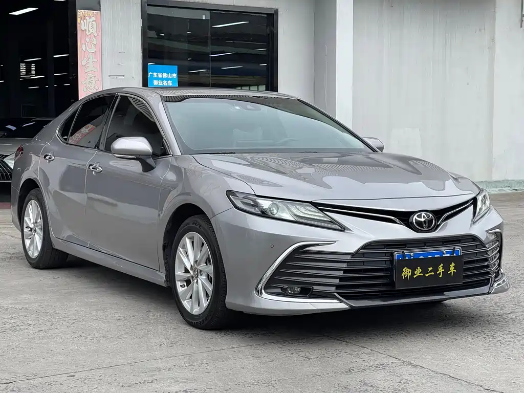 Toyota Camry 2022 — фото 3