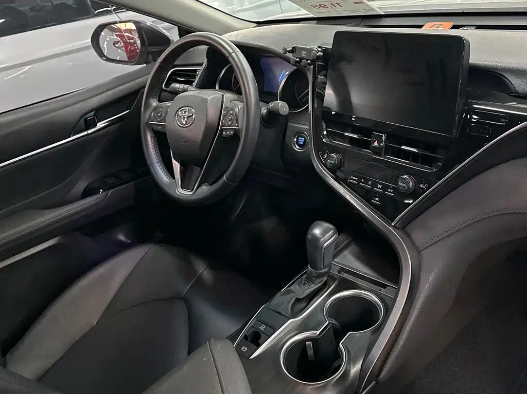 Toyota Camry 2022 — фото 14