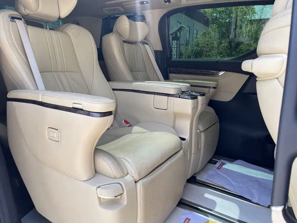 Toyota Vellfire 2022 — фото 8