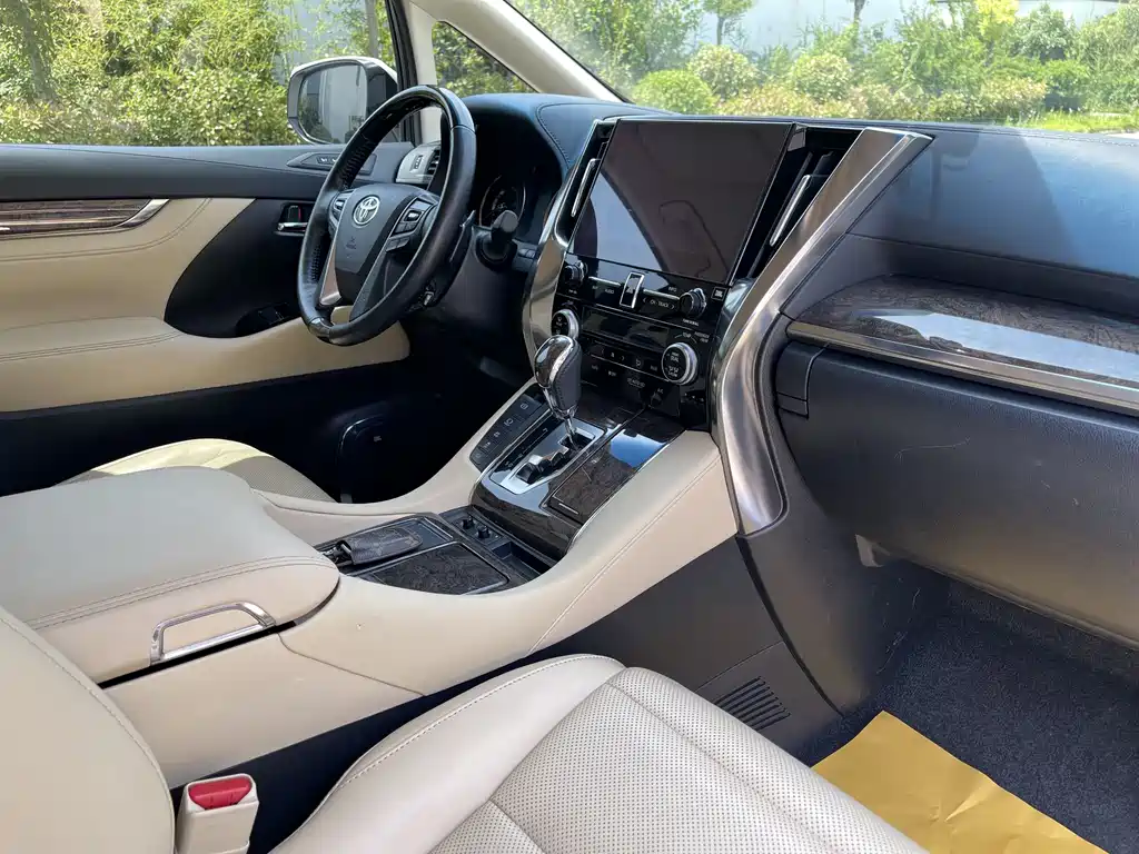 Toyota Vellfire 2022 — фото 9