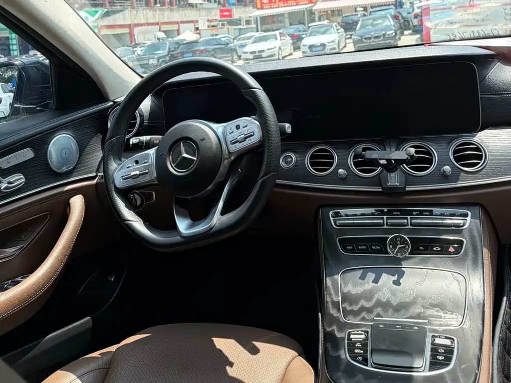 Mercedes-Benz E-Class 2019 — фото 9