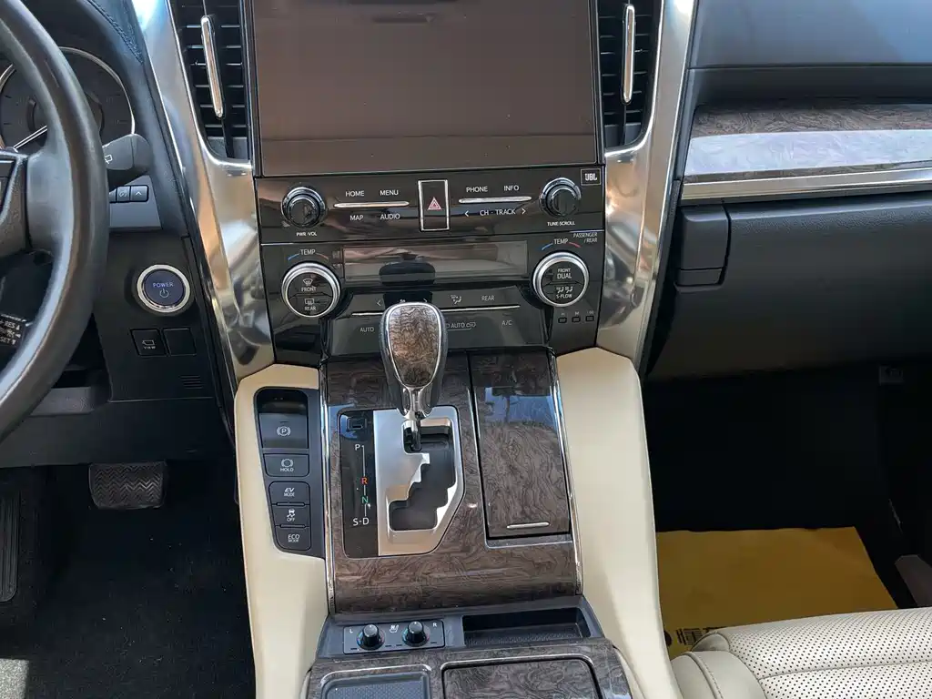 Toyota Vellfire 2022 — фото 13