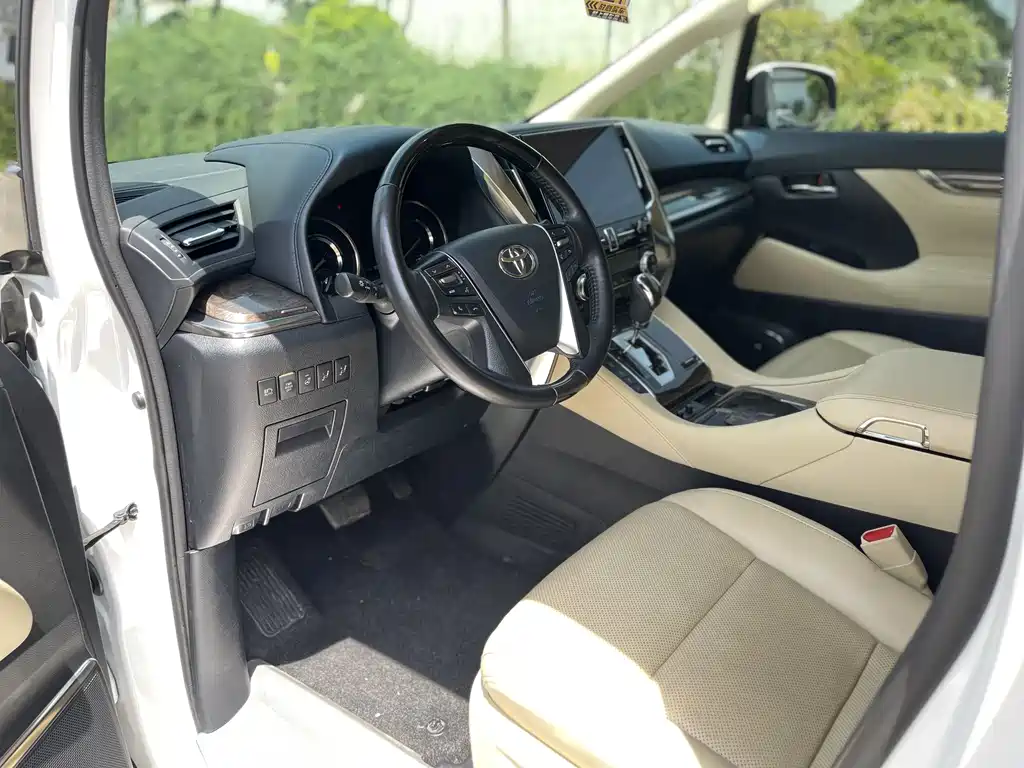 Toyota Vellfire 2022 — фото 16