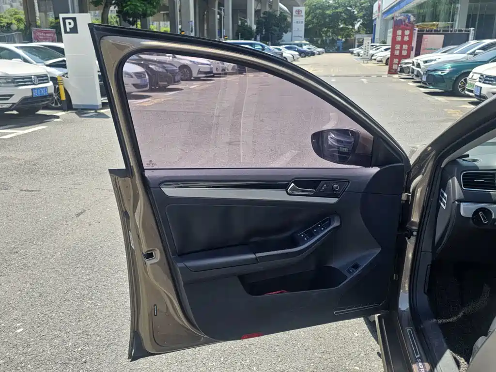Volkswagen Sagitar 2017