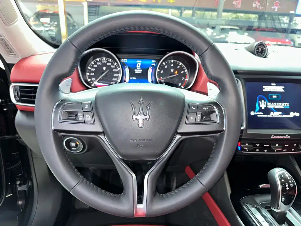 Maserati Levante 2016 — фото 13