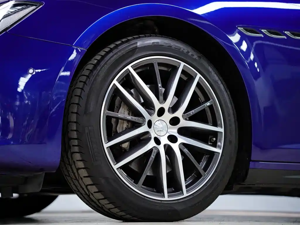 Maserati Ghibli 2019 — фото 20