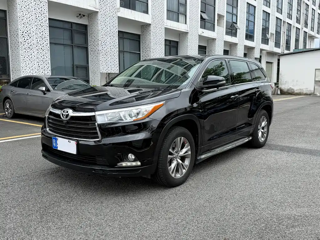 Toyota Highlander 2017 — фото 1