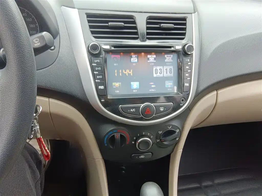 Hyundai Verna 2015 — фото 9
